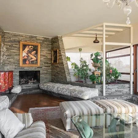 Exclusive Spacious With Expansive Views - St8 *