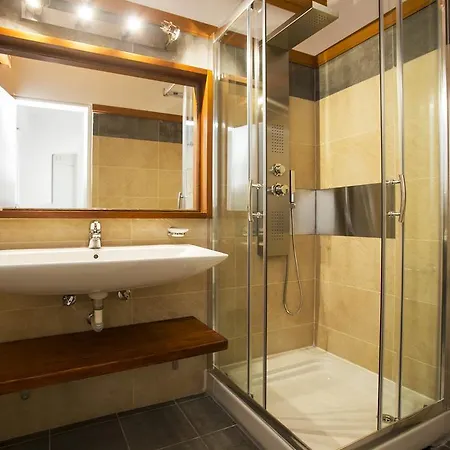 Exclusive Spacious With Expansive Views - St8 Athene